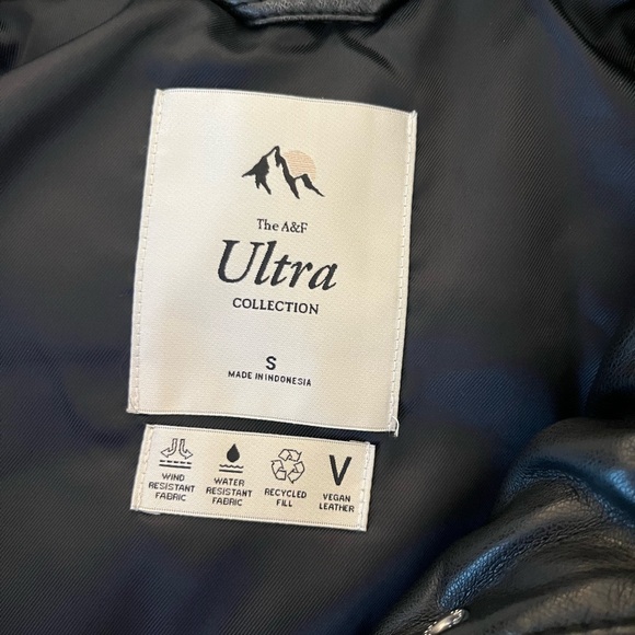 Abercrombie and Fitch Vegan Leather Ultra Puffer vest black small oversized fit - Picture 7 of 10